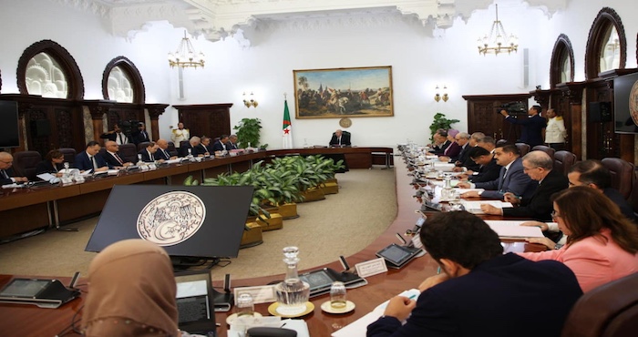 Le président de la République préside une réunion du conseil des ministres